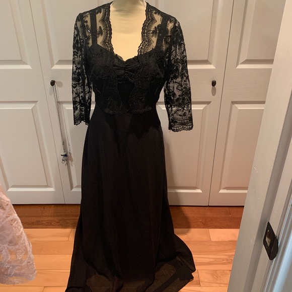 Gorgeous size 8 oblique brand black gown with sequins and bolero - Picture 1 of 8